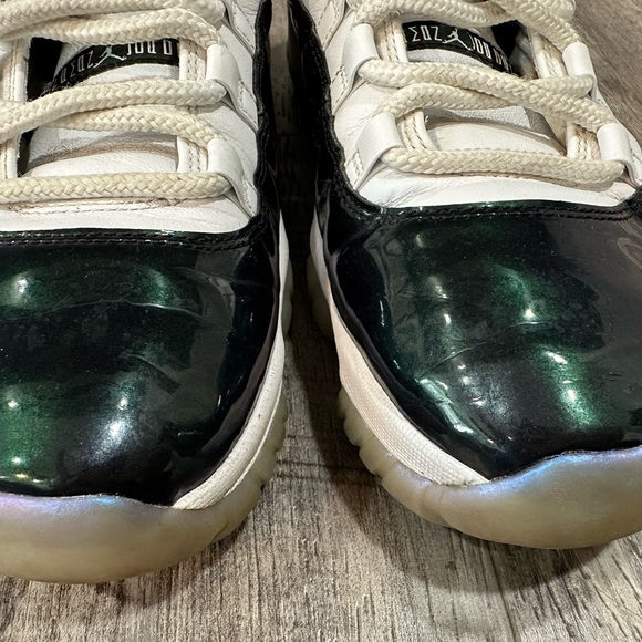 Nike Air Jordan 11 Retro - Picture 4 of 10